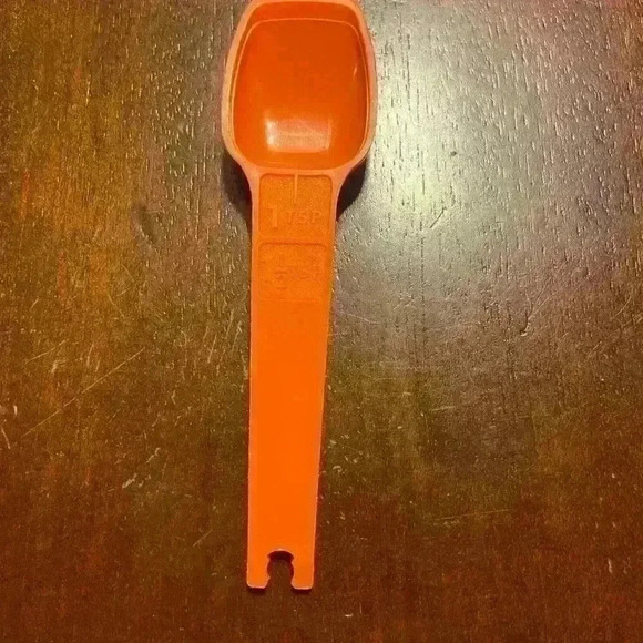 Vintage Orange Tupperware Replacement 1-1/2 TSP ~ 1 TSP size Measuring Spoon - Picture 2 of 3